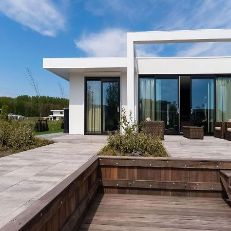 Swanky Villa In Zeewolde With Garden Exteriör bild