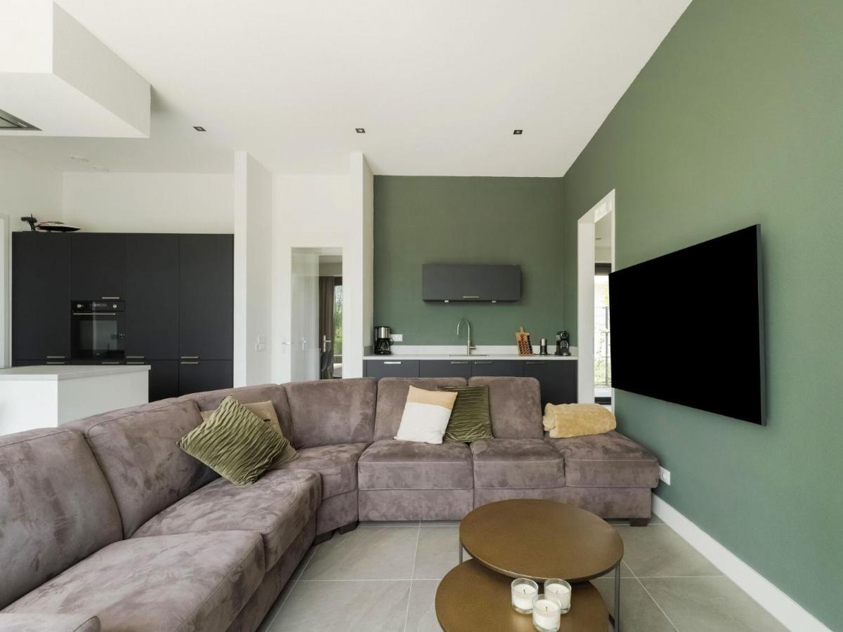 Swanky Villa In Zeewolde With Garden Exteriör bild