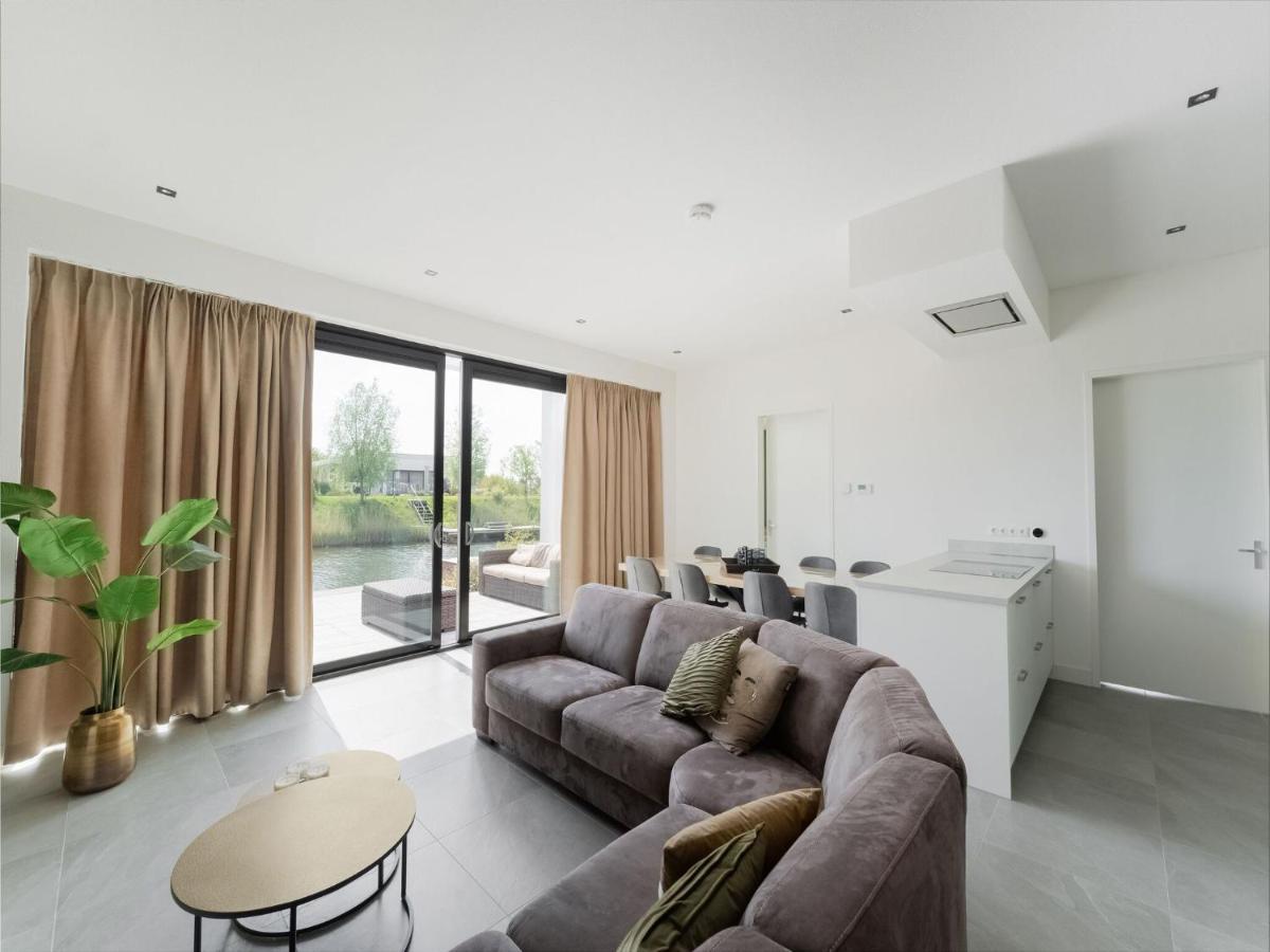 Swanky Villa In Zeewolde With Garden Exteriör bild