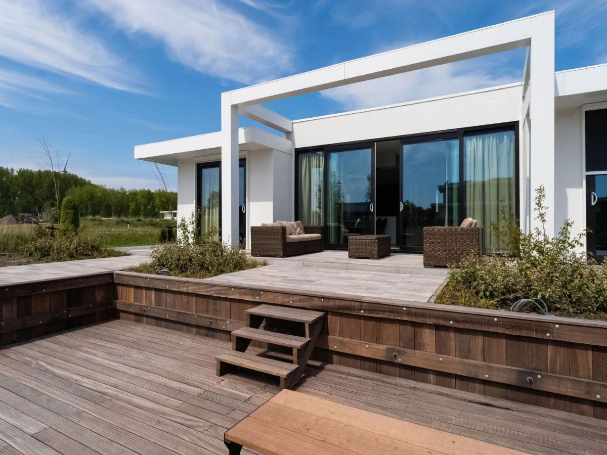 Swanky Villa In Zeewolde With Garden Exteriör bild