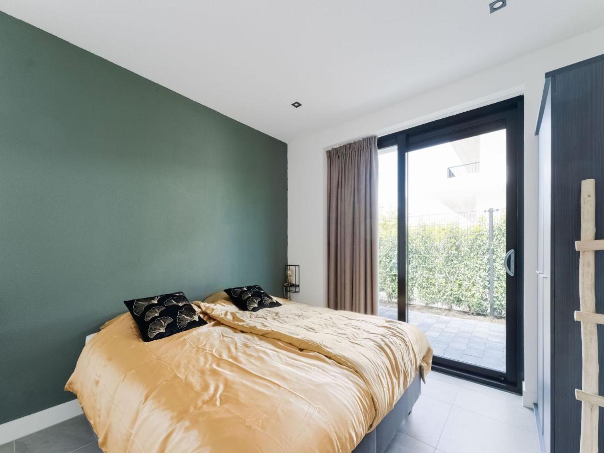 Swanky Villa In Zeewolde With Garden Exteriör bild