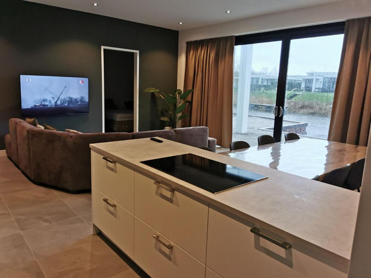 Swanky Villa In Zeewolde With Garden Exteriör bild